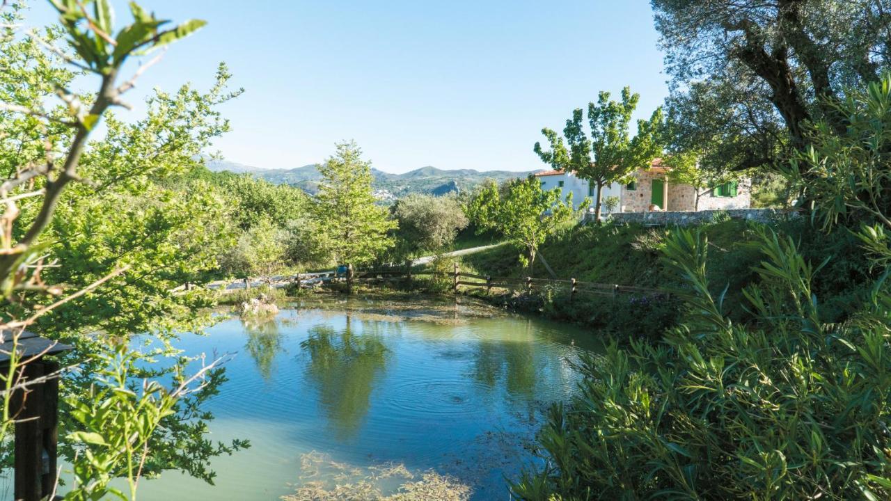 Villa Elia Lambiní Eksteriør billede