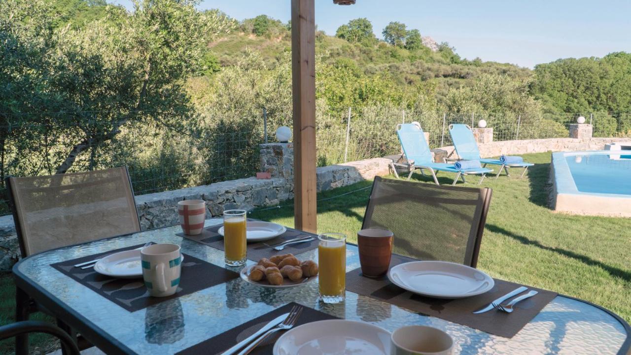 Villa Elia Lambiní Eksteriør billede